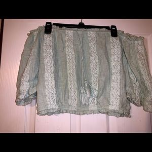 this is a light green, off the shoulder, long sleeve crop. size M!